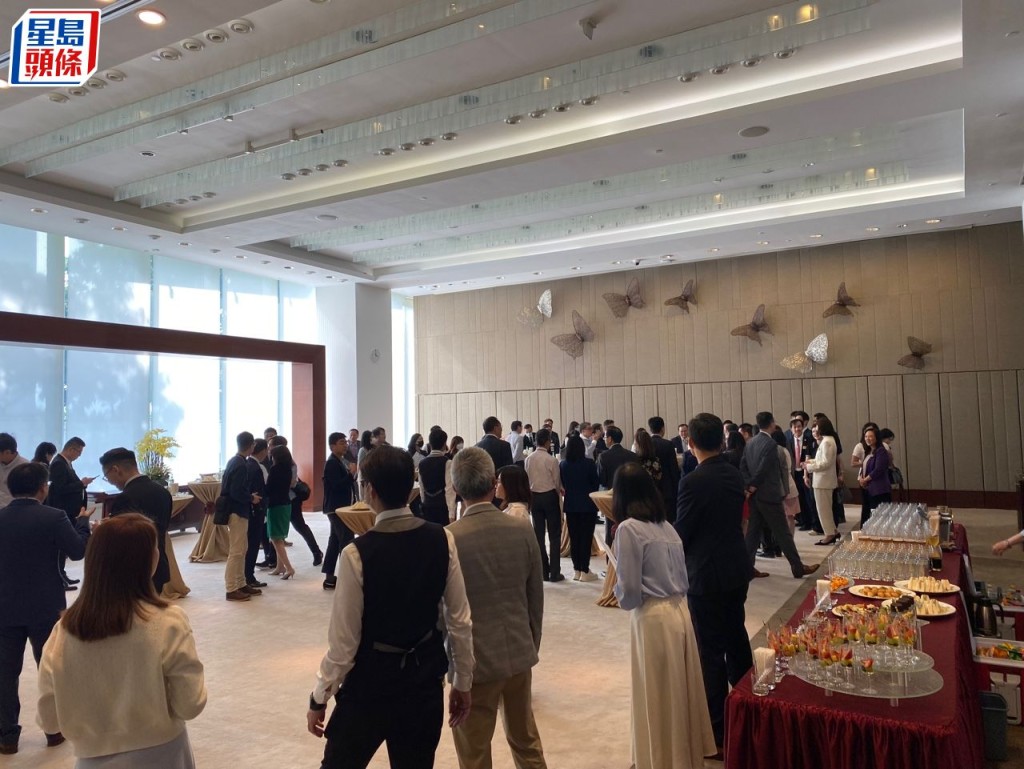 立法會主席梁君彥今午（30日）帶領多名立法會議員與6間慈善機構的新一屆董事局成員於立法會綜合大樓宴會廳舉行茶聚。源琛薇攝
