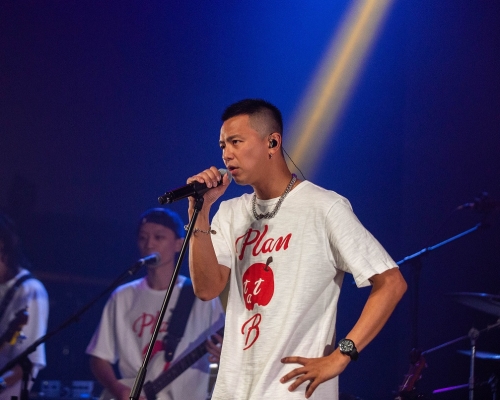 此次演唱會從音樂、視覺到服裝,都由小鬼親自策劃。