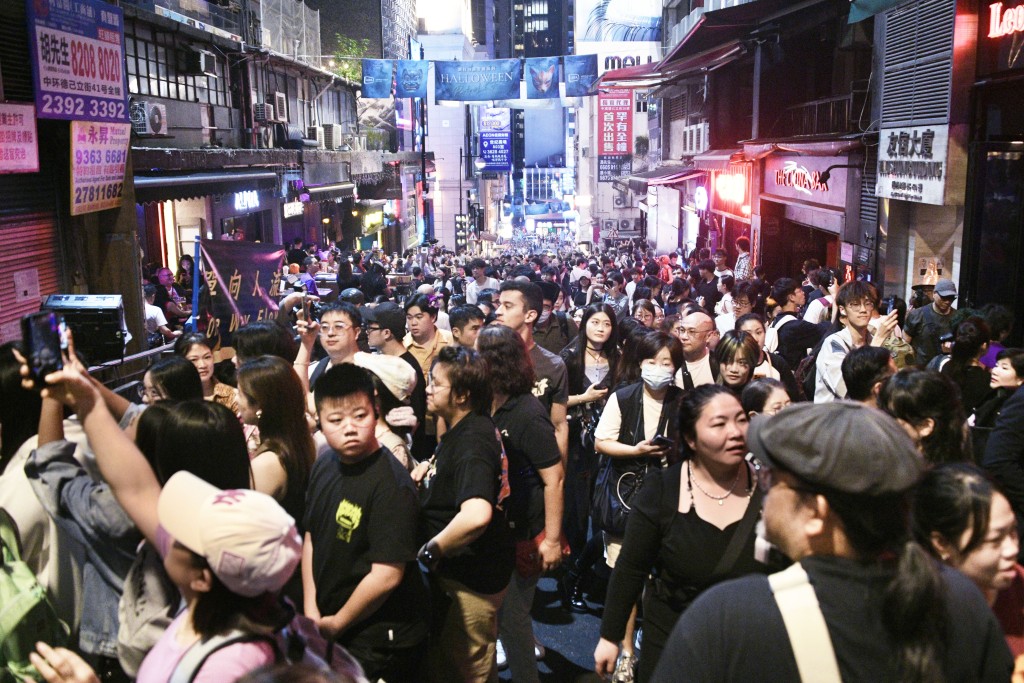 中環蘭桂坊越夜越精彩。 中環蘭桂坊越夜越精彩。