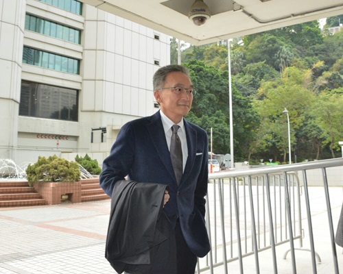 曾荫荃到庭支持曾荫权。