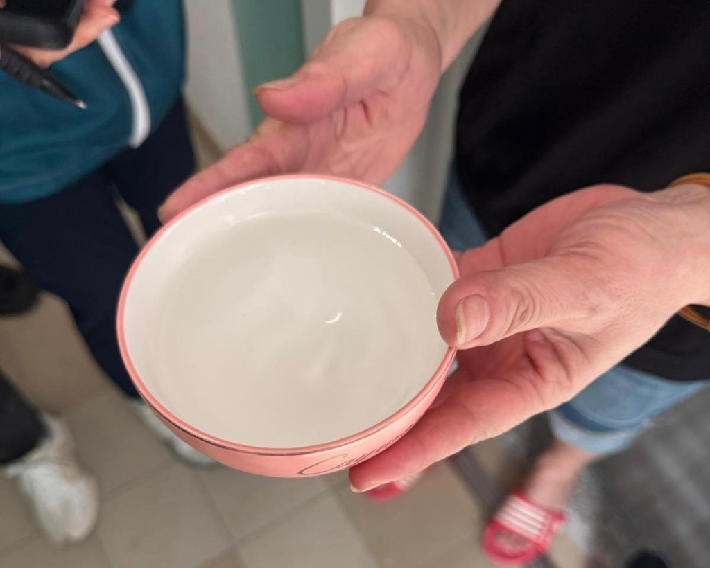 大部分住戶反映水質在加強清洗水缸後及加裝過濾網後已有顯著改善。 大部分住戶反映水質在加強清洗水缸後及加裝過濾網後已有顯著改善。