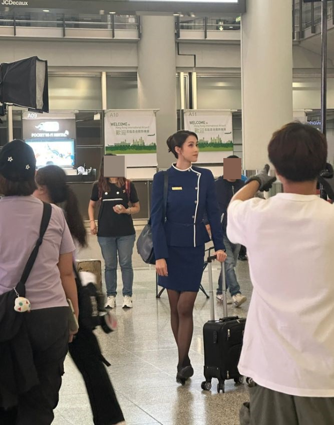劉穎鏇在機場拍《飛常日誌》被網民野生捕獲。