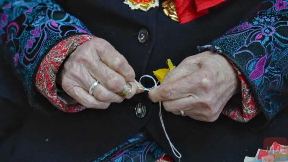 105歲的王全英仍堅持勞動。川觀新聞