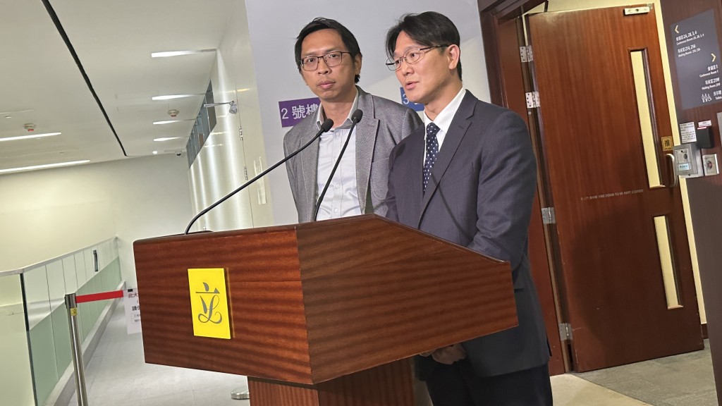 工聯會謝員陸頌雄(左)、梁子穎(右)。常彧璠攝