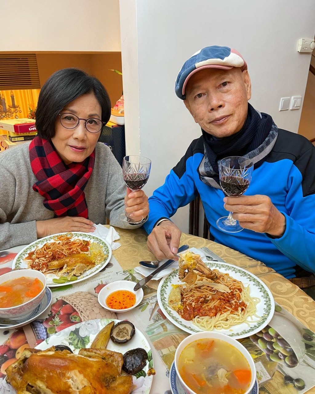 羅家英話阿姐不喜他唱歌，又反對他講任何說話。