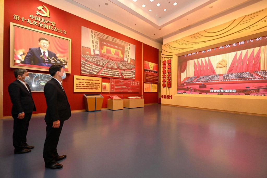 李家超在中国共产党历史展览馆参观。李家超fb图片