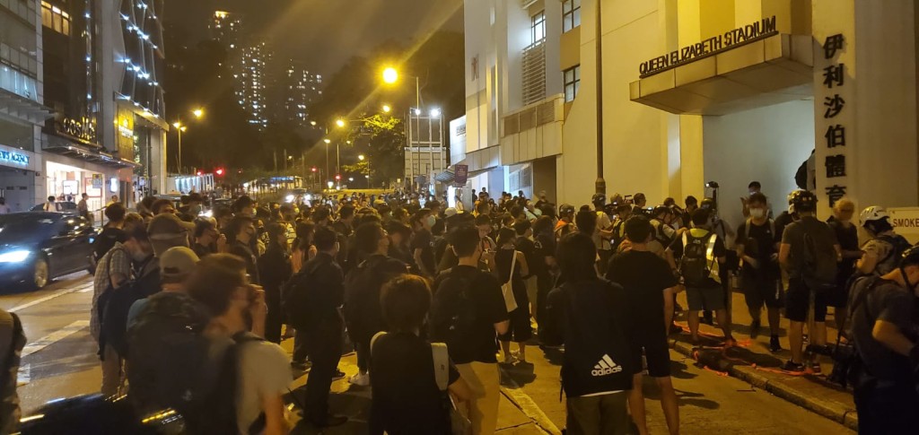 大批示威者聚集
