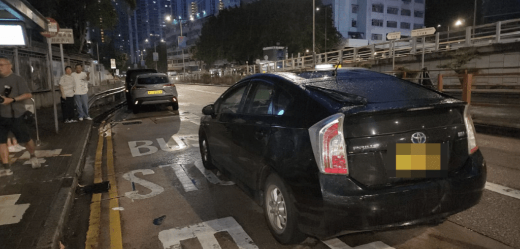 警方截查黑色私家車並搜出毒品。黎志偉攝 警方截查黑色私家車並搜出毒品。黎志偉攝