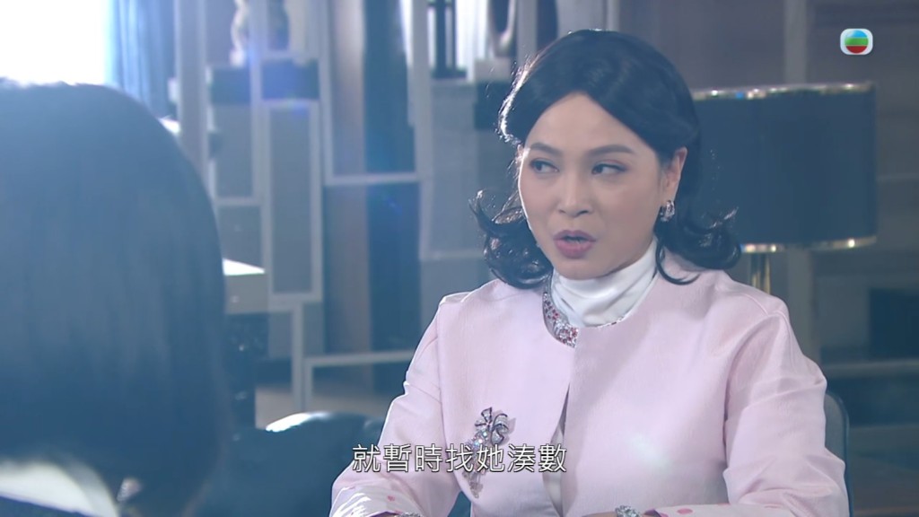 樊亦敏饰演大太太，相当有大少奶风范！