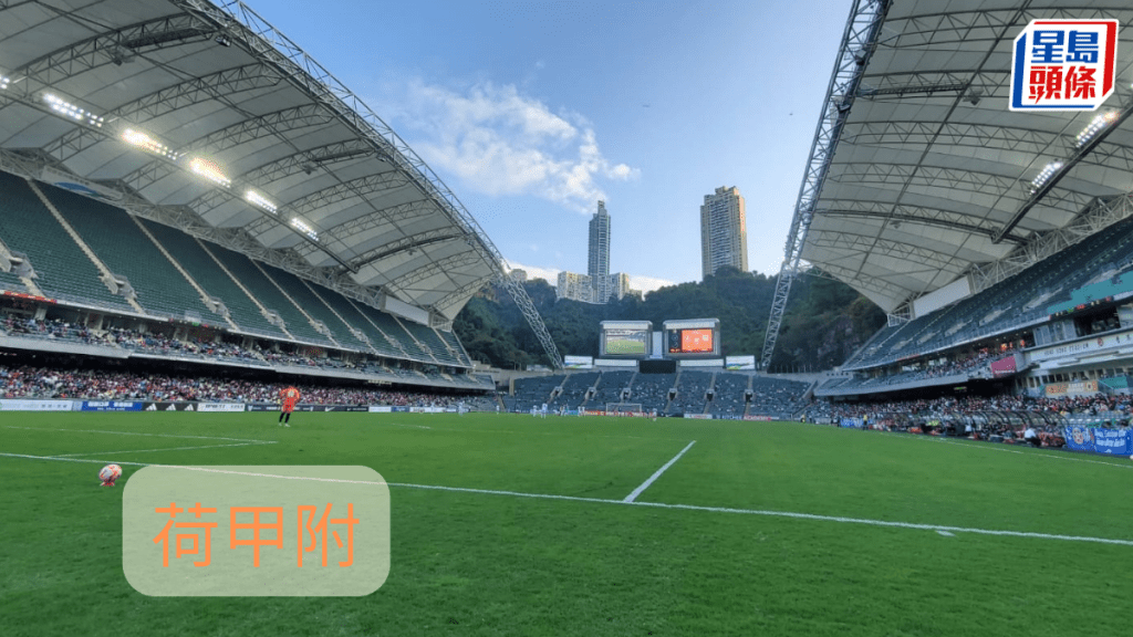 奈梅亨（红衫）本季主场联赛平均入2球。