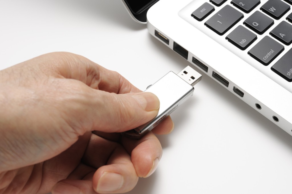 詐騙集團以隨身碟（USB記憶體）偽裝成隨身硬碟。示意圖片