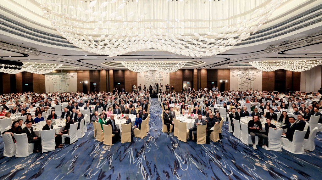 現場座無虛席,一眾嘉賓及校友齊慶祝樹仁大學創校55周年。 現場座無虛席,一眾嘉賓及校友齊慶祝樹仁大學創校55周年。