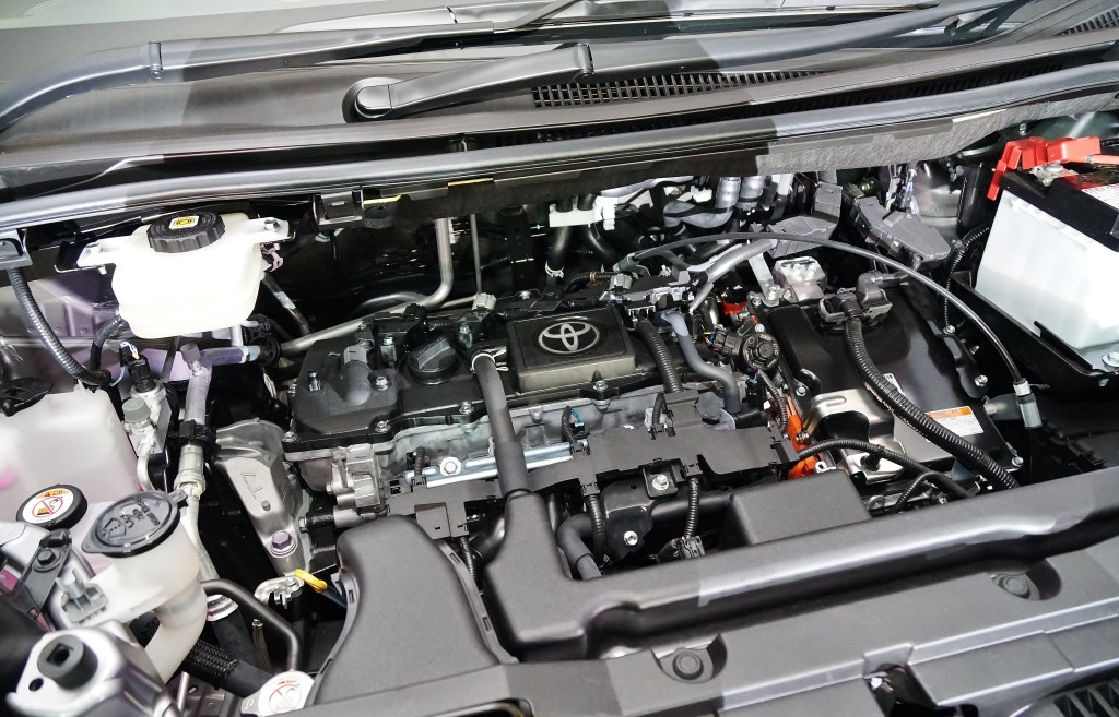 全新豐田Toyota NOAH HEV混能7座MPV驚喜登場：第5代THS混能系統由1.8公升直四引擎、永磁同步馬達及e-CVT電子無段變速自動波箱組成。