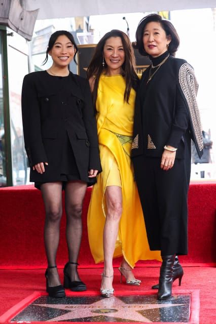 Awkwafina（左）及吳珊卓（右）現身見證Michelle的重要時刻。