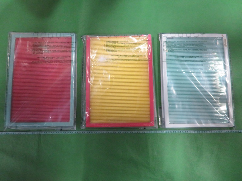 海关于3块胶板内发现该批怀疑海洛英。图：政府新闻处