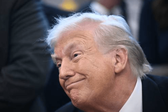 法新社報道，這段帶有明確威嚇意味的畫面由伊朗國營電視播出，被視為德黑蘭迄今對特朗普最直接的威脅。法新社