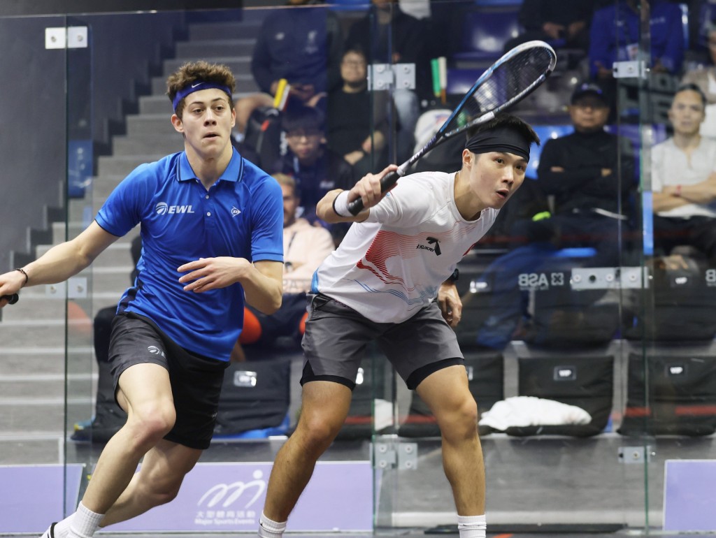 梁子軒（右）雖然不敵對手，但滿意自己整場比賽的表現。徐嘉華攝