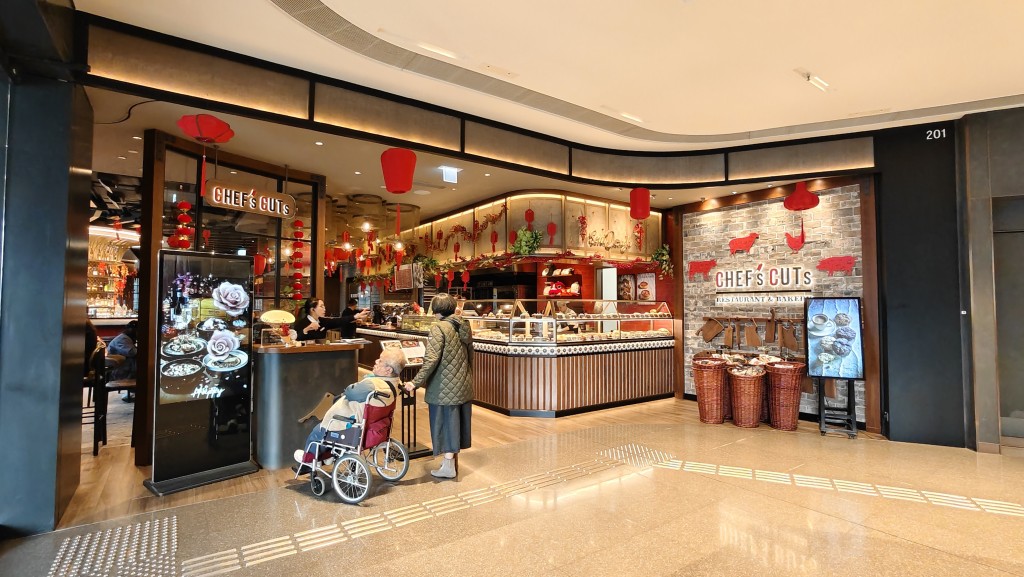 位於啟德AIRSIDE的Chef's Cuts，早前有6名男女進食生蠔後，先後出現腹瀉、腹痛、嘔吐、噁心和發燒等病徵。黃文威攝