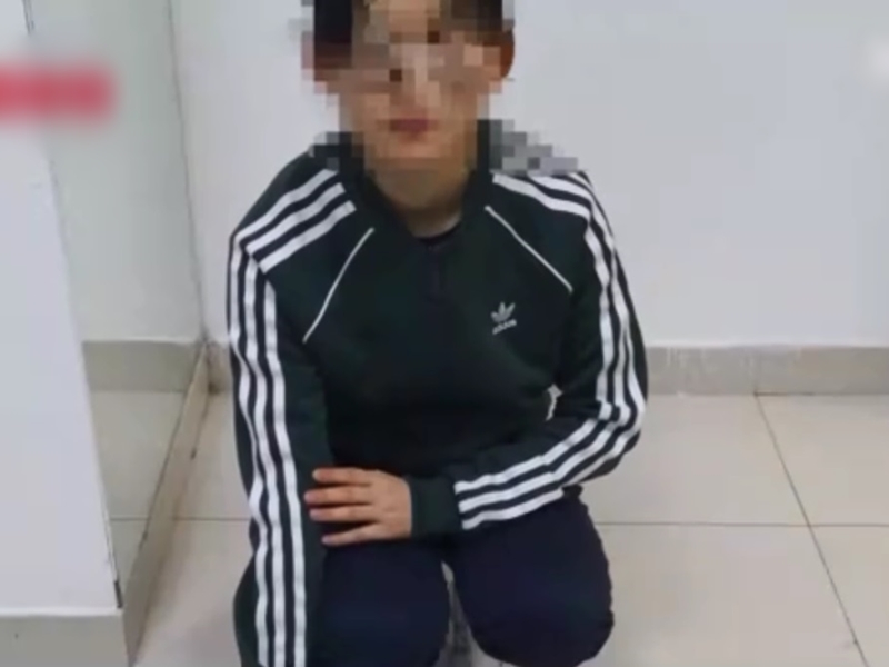 涉事女子是剛從某醫科大學畢業，正準備考研究生，其迷信舉動引起網民熱議。 網圖