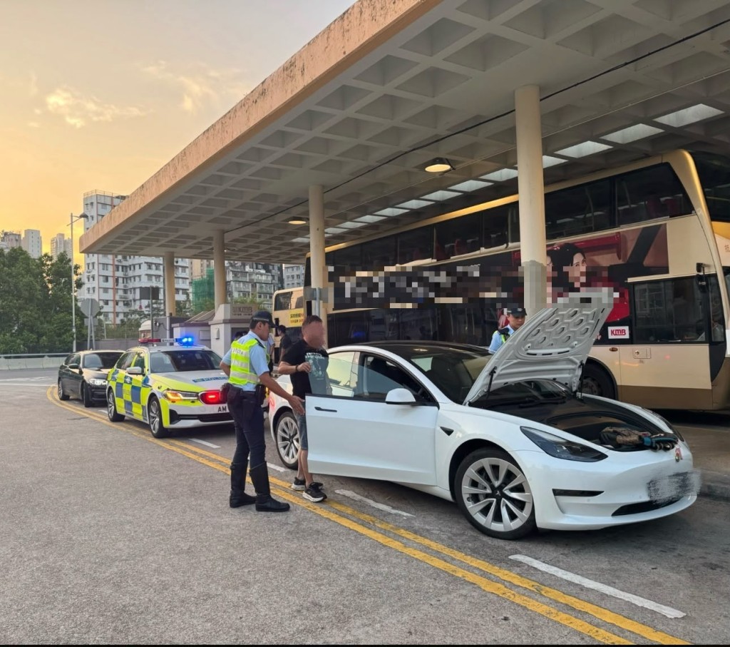 有關車輛已被扣查作進一步檢驗。 有關車輛已被扣查作進一步檢驗。
