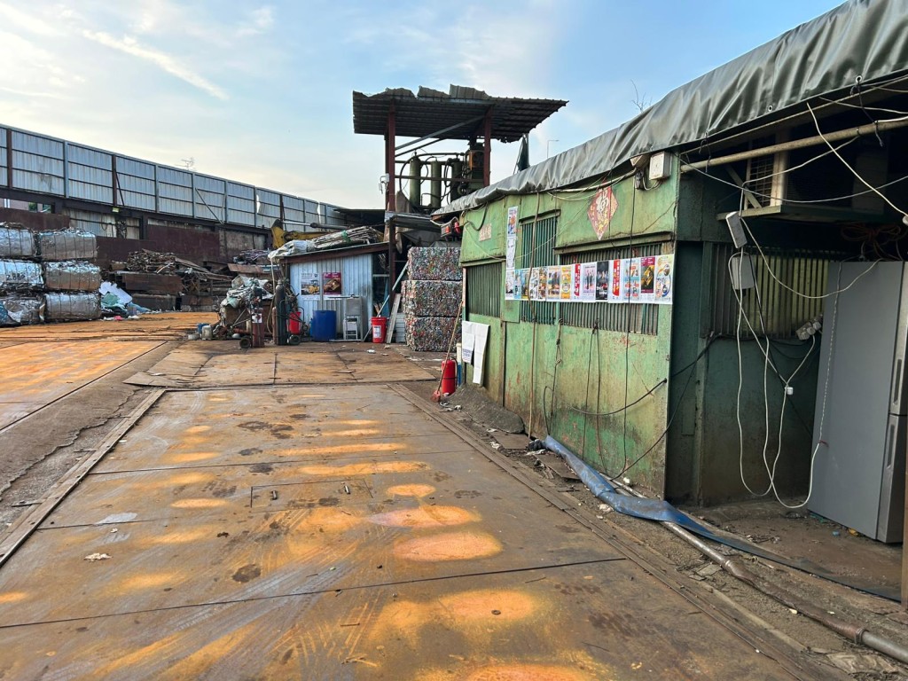 現場為屯門青磚圍一回收場。曾志恒攝 現場為屯門青磚圍一回收場。曾志恒攝