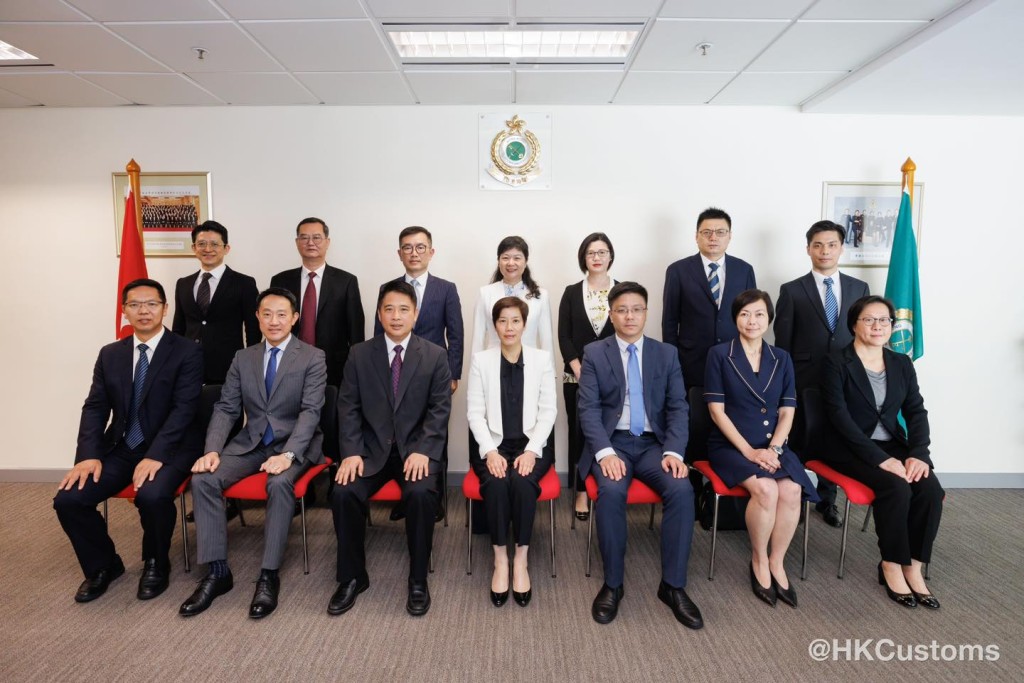 何珮珊歡迎黃志豪市長率代表團到訪香港海關。海關FB