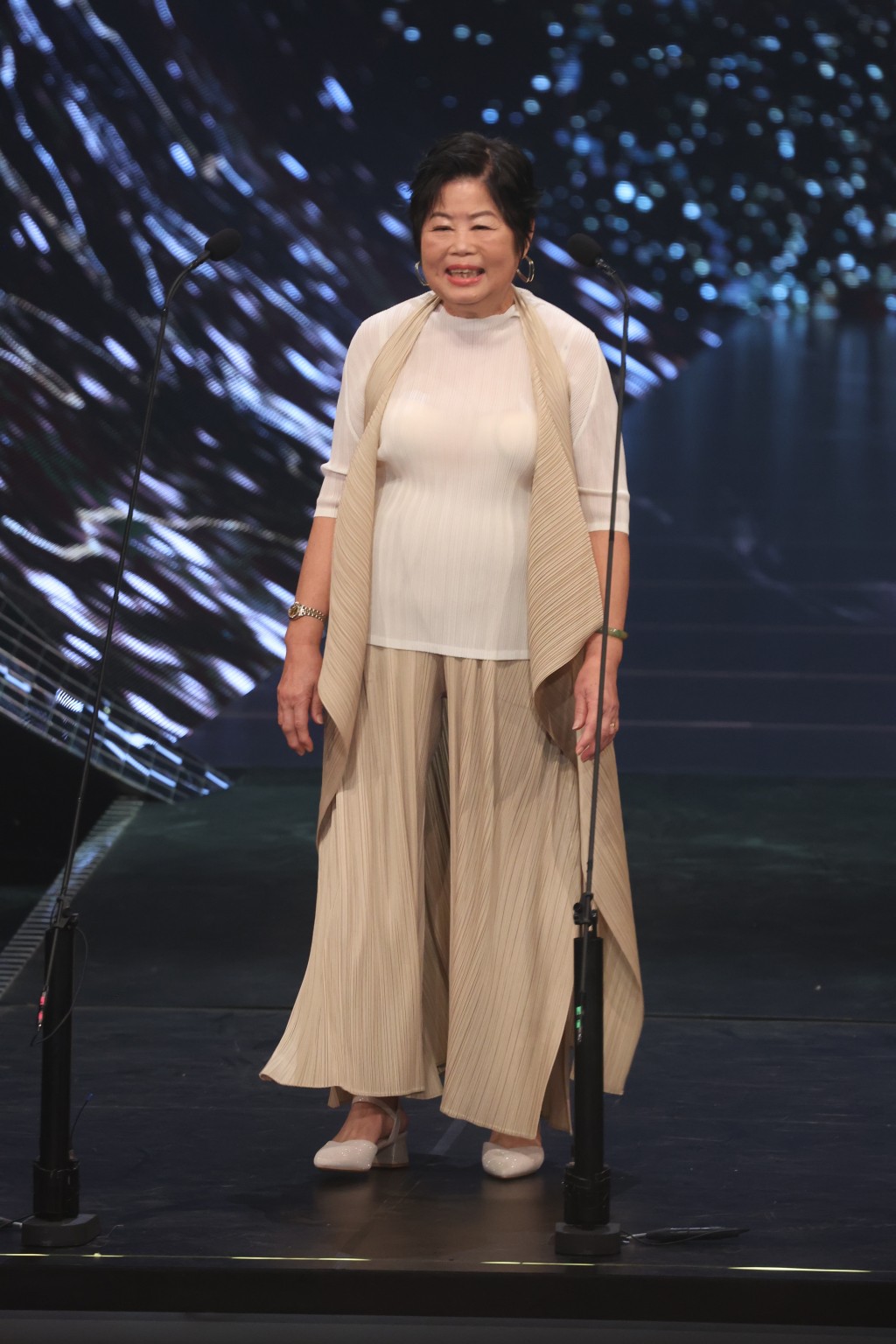 从事电影服装管理逾40年的「萍姐」唐萍获得「专业精神奖」。