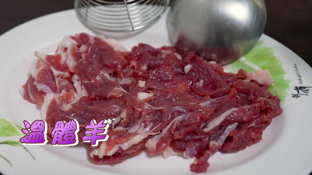 節目組生猛進擊台南當地的溫體處女羊肉鍋店,挑戰極具視覺衝擊的食材。 節目組生猛進擊台南當地的溫體處女羊肉鍋店,挑戰極具視覺衝擊的食材。