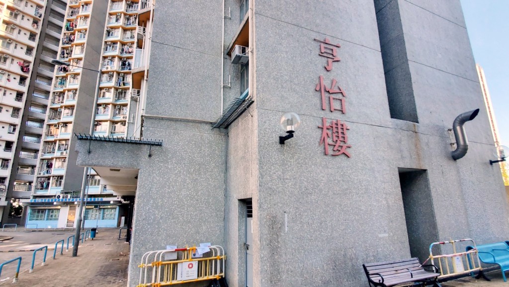 政府圍封長亨邨亨怡樓強檢。資料圖片