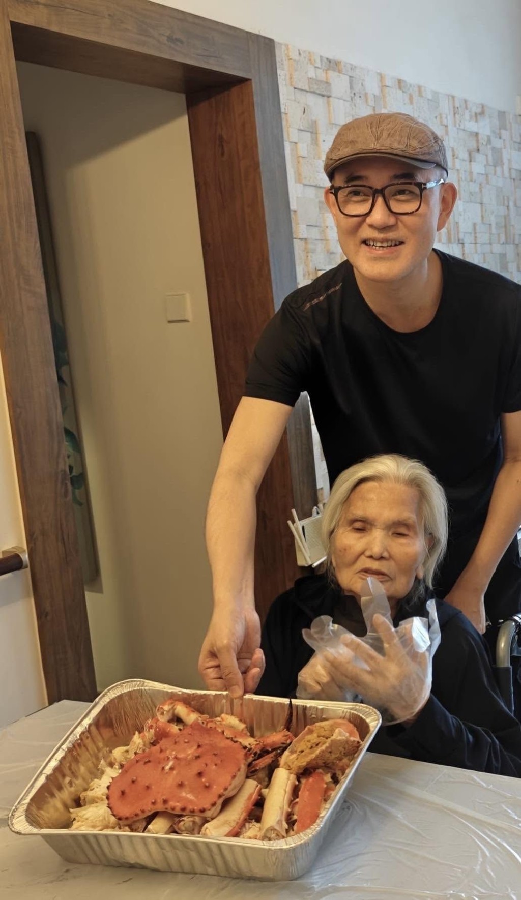周國豐曾透露,媽媽晚年不時忘記他。 周國豐曾透露,媽媽晚年不時忘記他。
