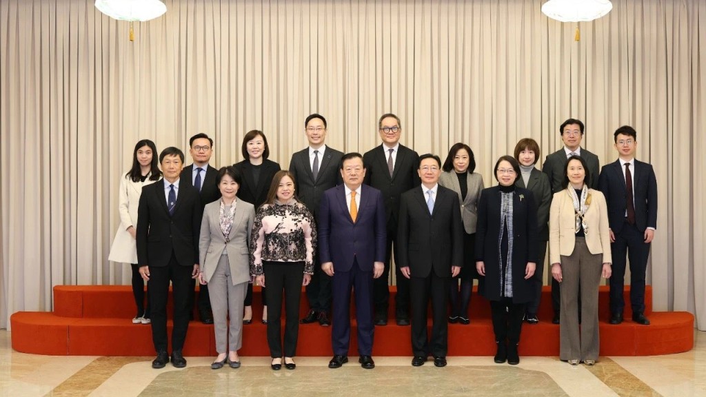 羅淑佩北京訪問 今早拜會夏寶龍 周霽參加會見