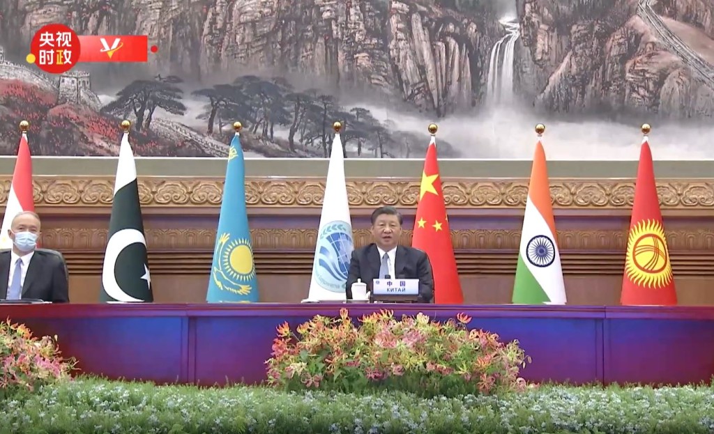 国家主席习近平在北京透过视讯出席上海合作组织成员国元首理事会第23次会议。（央视截图）