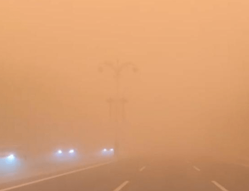 敦煌市區出現大風沙塵天氣。中新網 敦煌市區出現大風沙塵天氣。中新網