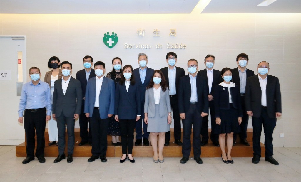 社會文化司歐陽瑜司長與國家衛生健康委員會家組合照。 應變協調中心圖片