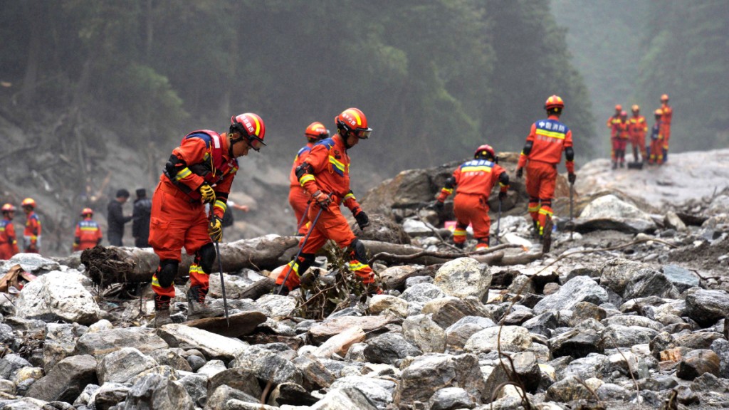 泥石流災害共造成16人罹難，546人失聯。路透社