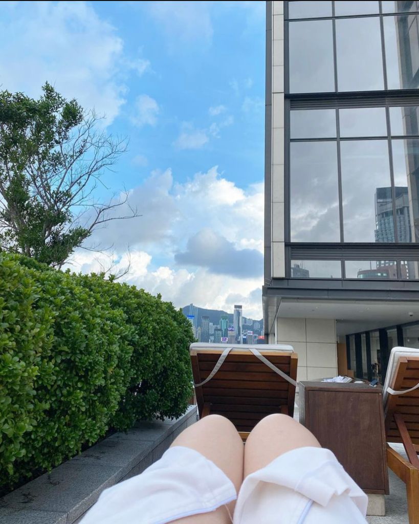 一對大髀，好吸睛。