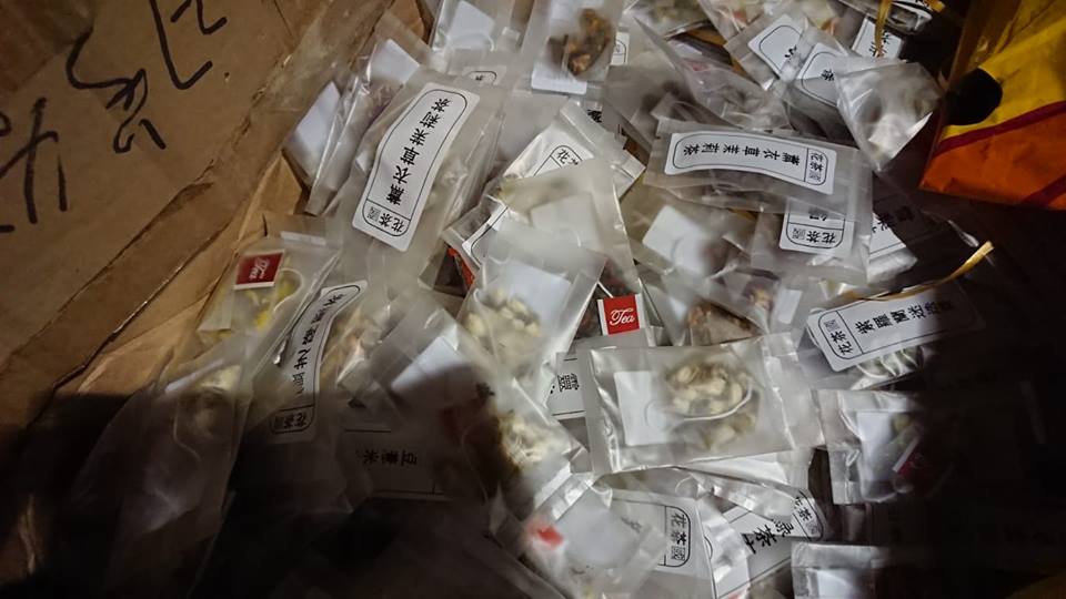 數百個獨立包裝花茶。沙田不是垃圾站 Waste No Mall - Shatin圖片