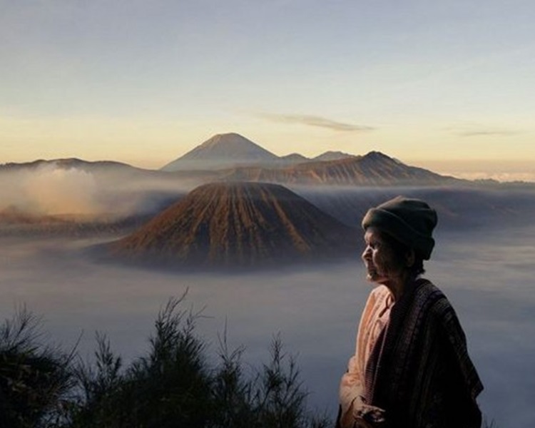 泰攝影師「執相」帶媽環遊世界。網上圖片