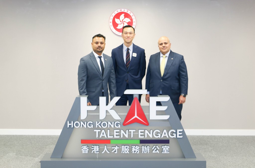 左起：香港賽馬會馬會資訊科技大型事故應變高級技術經理Abhishek Sengupta、人才辦總監陳海勁、香港賽馬會人才招攬主管Paul Hotchan。