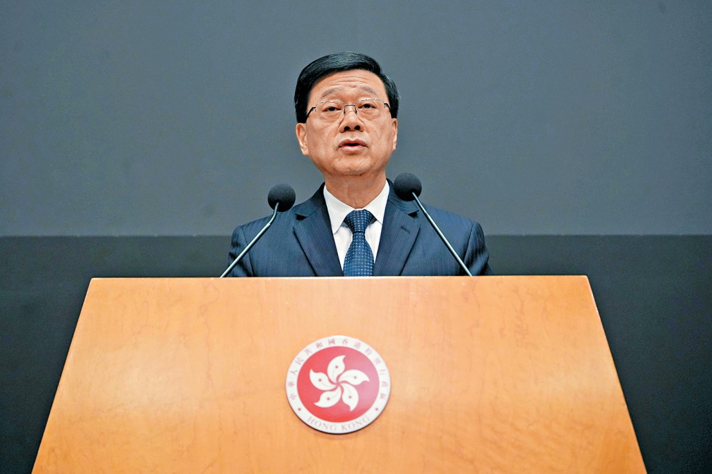 李家超指，這場大火反映維修建築工程從施工到監督，都出現嚴重疏忽，多個環節都出現失誤的問題」，強調必須作系統性改革。