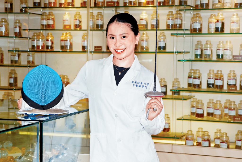 在浸大就讀中醫學位課程的梁雅蕾為了爭取亞運入場券，寧願暫停學業大半年。