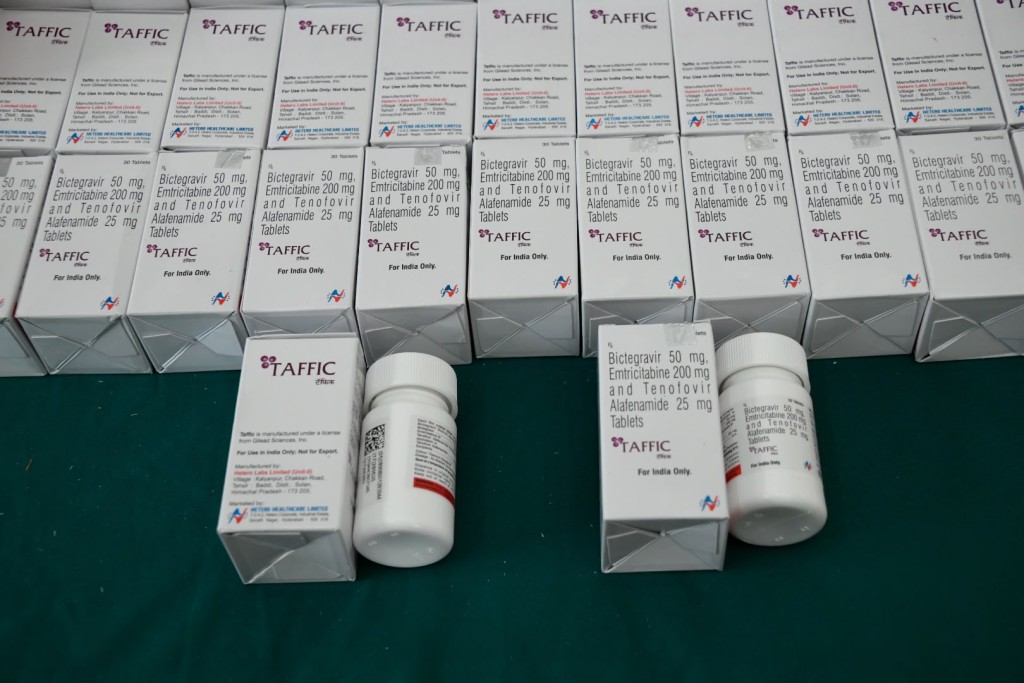 大部份的藥物來自南亞地區。 大部份的藥物來自南亞地區。