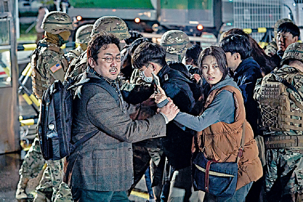 不死孕妻
■大肚婆秀智本來跟河正宇一齊去美國,但等唔到老公,好彩遇到馬東石。