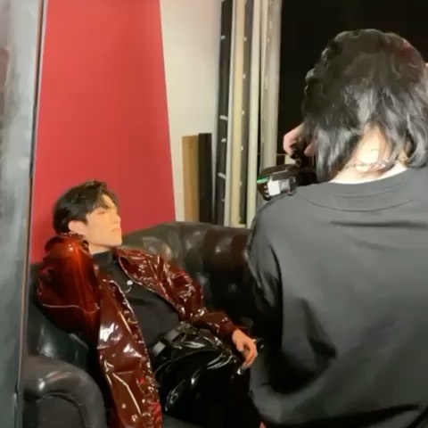 外甥多似舅，康子妮指兒子似她細佬。