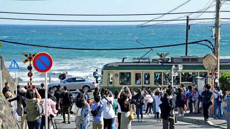 《男兒當入樽》打卡勝地吸引大量旅客拍照。jpninfo圖片