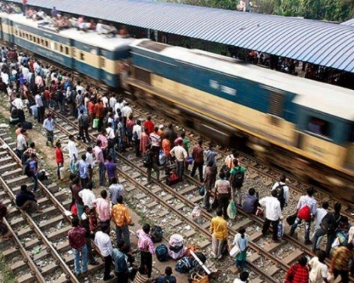 孟加拉一列火车今日发生脱轨意外。　示意图／AP图片