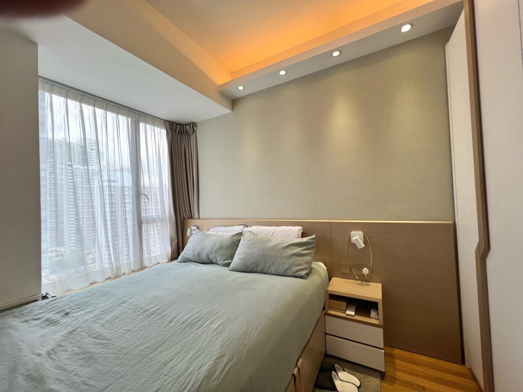 放盘有2间房，其中主人房采天花渗灯设计，营造柔和舒适的睡眠空间。