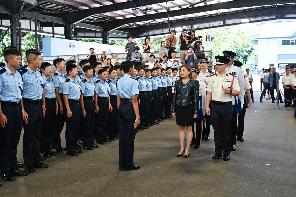 文化體育及旅遊局局長羅淑佩擔任香港警察學院結業會操的檢閱官。 文化體育及旅遊局局長羅淑佩擔任香港警察學院結業會操的檢閱官。