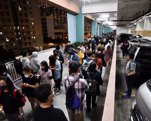 尚德停車場企滿悼念的市民。