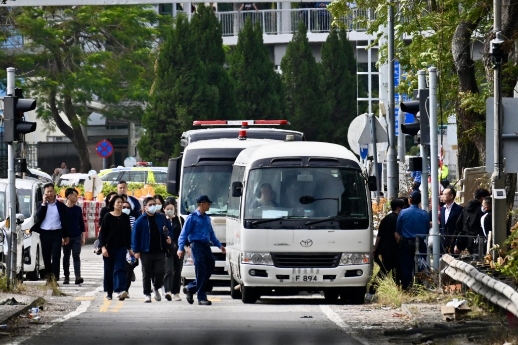 死者家屬到達現場路祭。蘇正謙攝